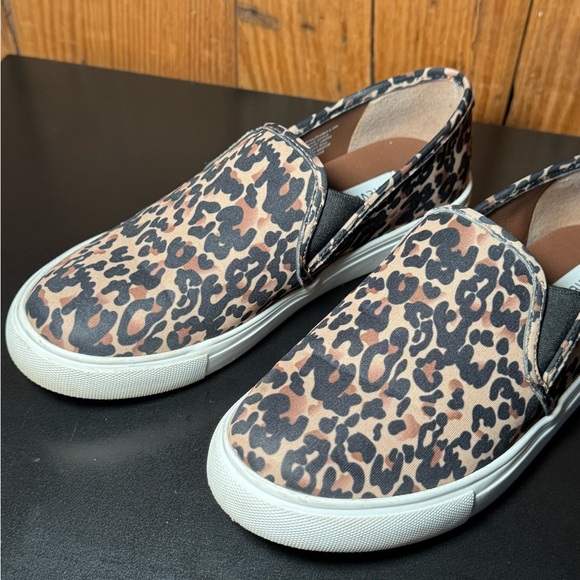 Steve Madden Symba Leopard Slip-On Sneakers Women’s 6.5 - Picture 2 of 12
